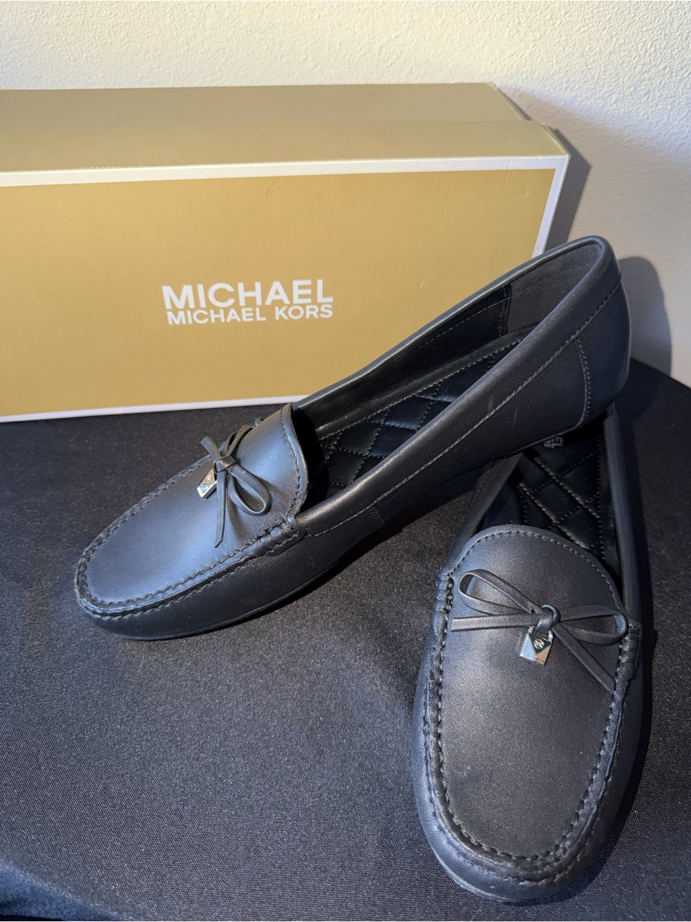 Michael Kors Black Leather Bow Moccasin Loafers Size 9